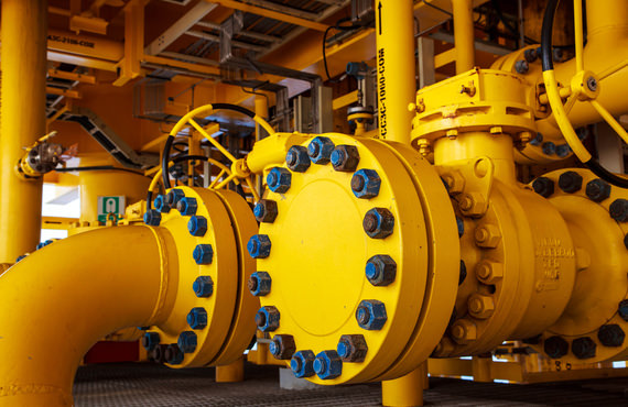 The FPSO environment has several challenges such as optimizing production while maintaining safe operations.